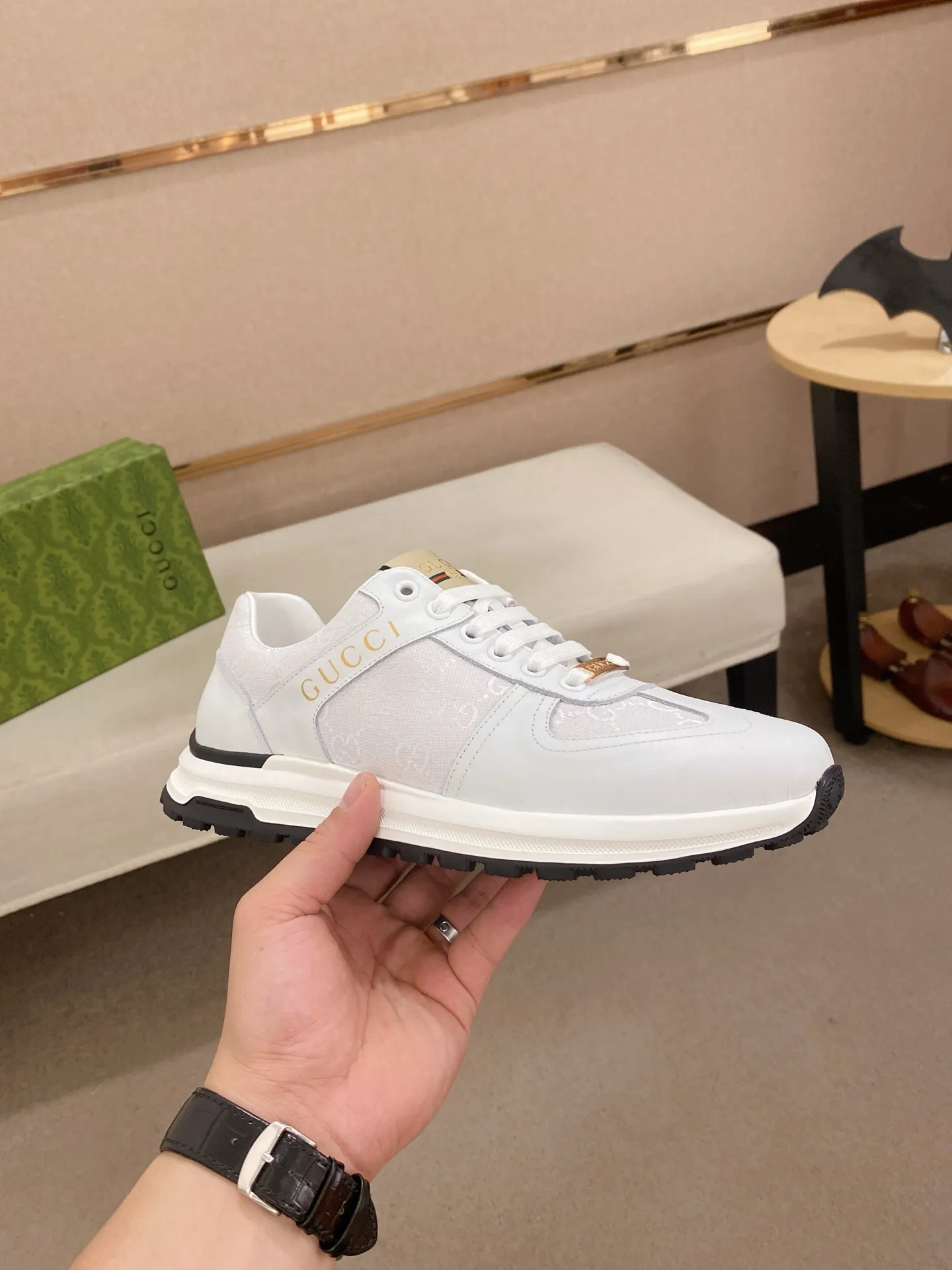 Men's clothing and shoes💰 400💰🇮🇹🇮🇹GUCCI (Gucci) top 🔍🔍 new models are on sale at the same time, the upper 🇮🇹 is imported Italian first-layer cowhide, the lining is fully imported sheepskin 💪💪, completely 1⃣️compared 1⃣️Reproduction🇮🇹💪💪, ⚠Sole: The original sole is specially provided by the original factory, the exclusive movable molded sole is super comfortable, ⚠Original factory follow-up goods, 🔍🔍high quality, you can enter and leave the counter at will, welcome to compare⚠. Code number: 38-44 (45 is custom-made and cannot be returned or exchanged)